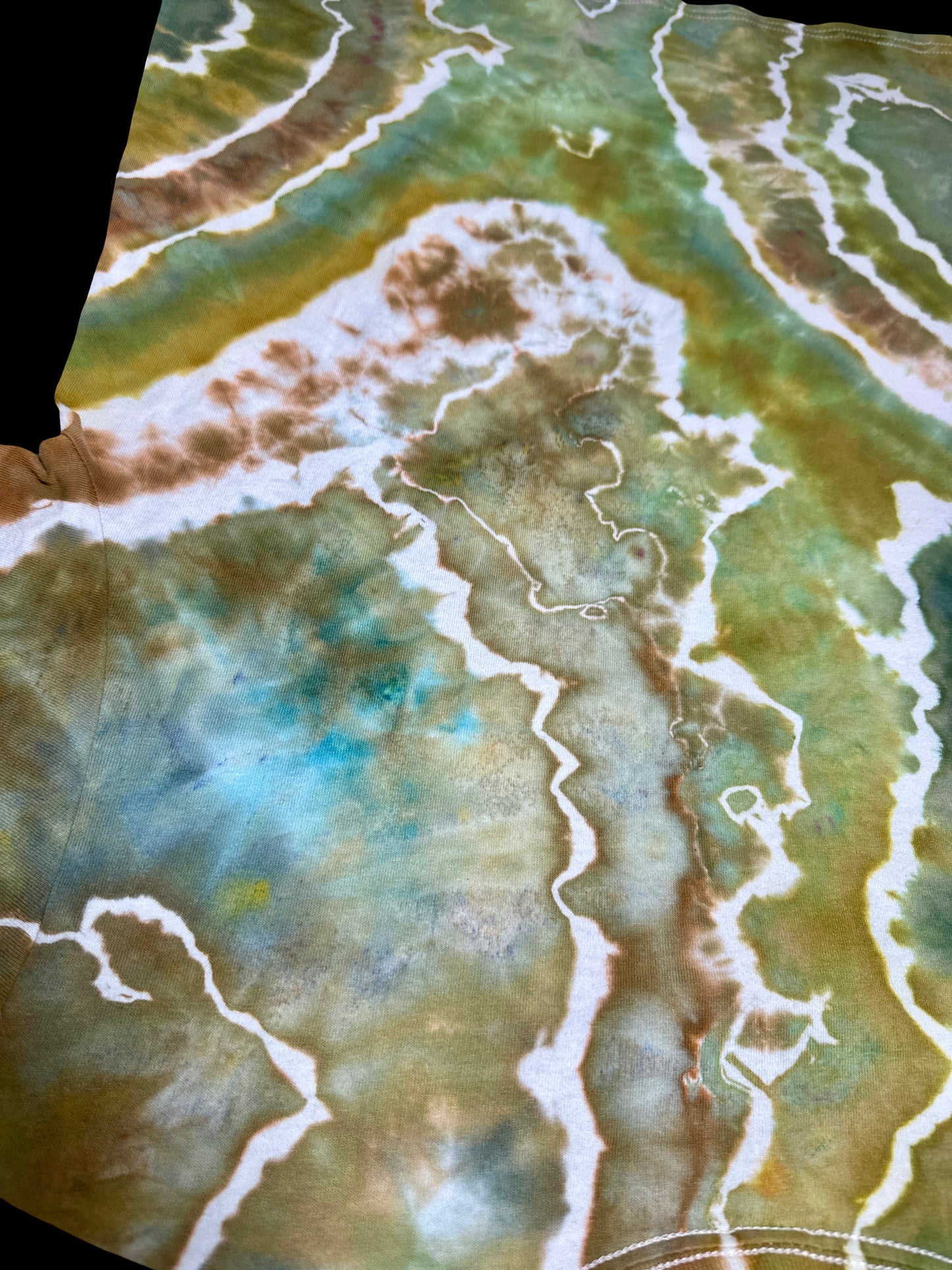 Medium Mossy Canyon Flow Tee