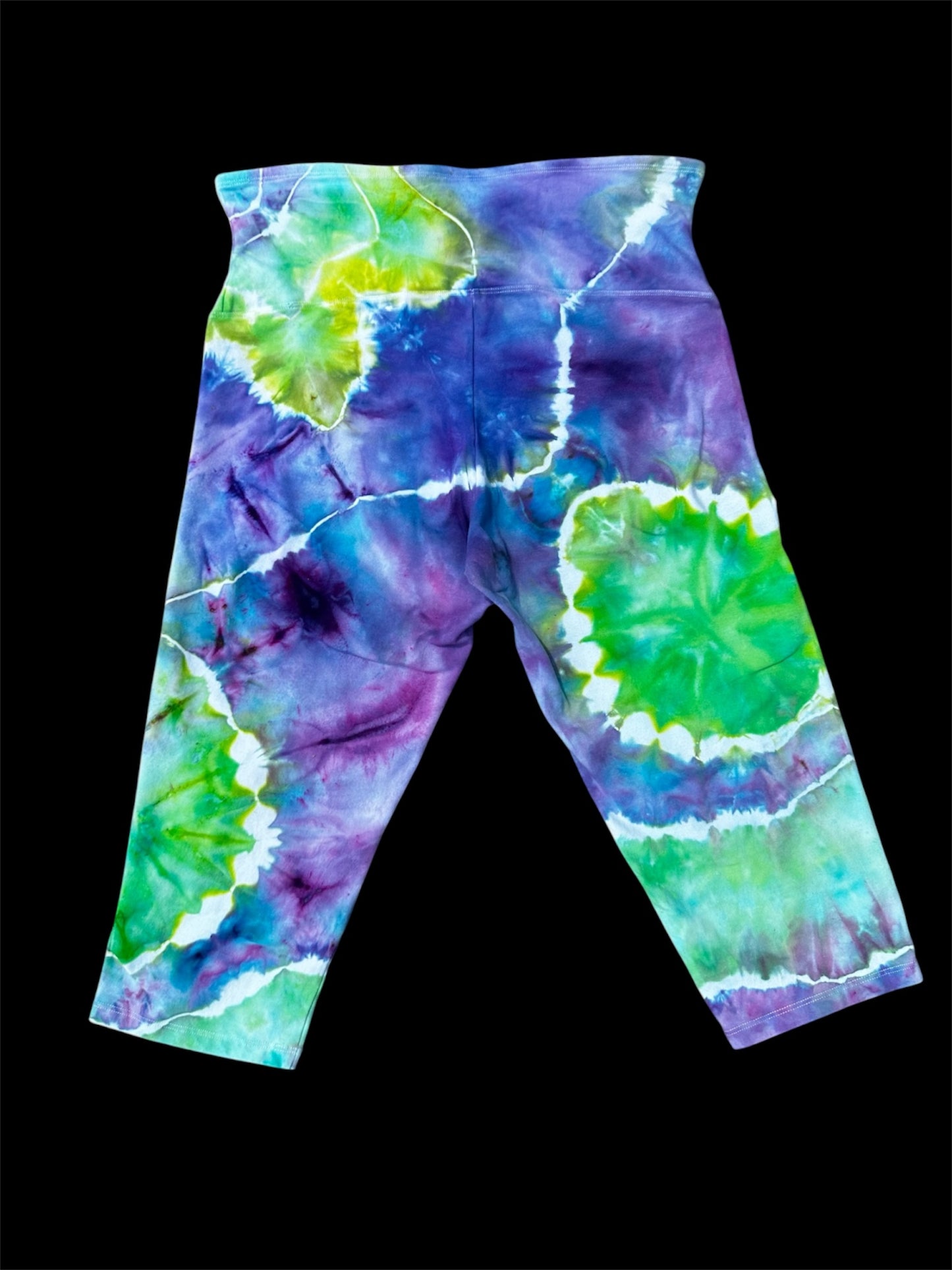 Medium Enchanted Garden Yoga Capri Leggings