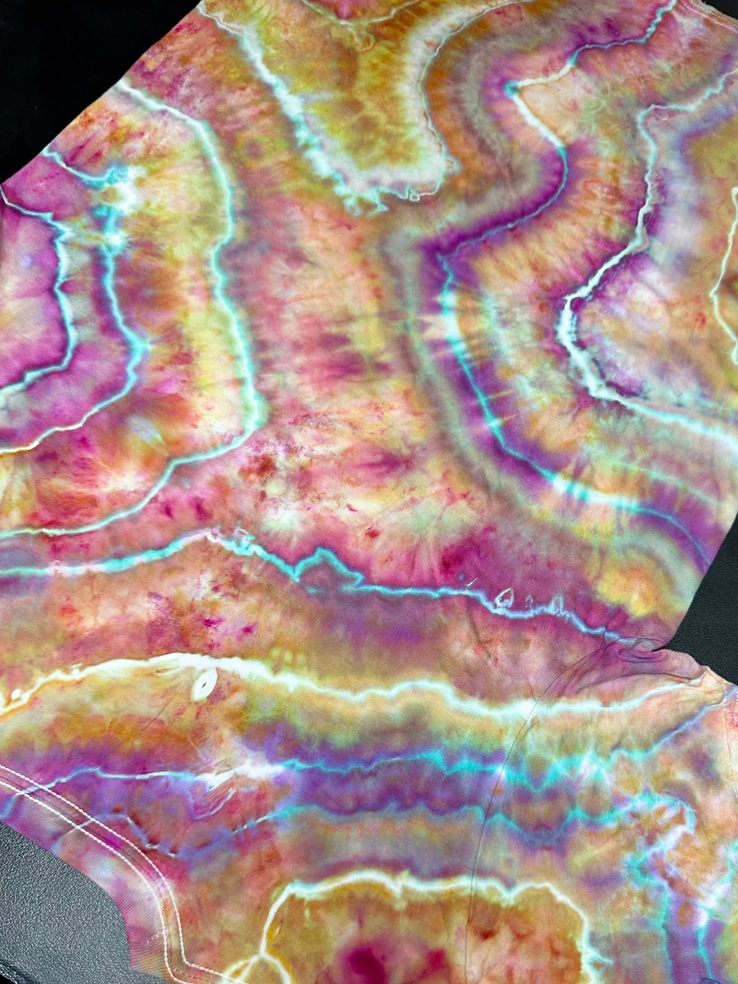 Medium Iridescent Opal Canyon Tee