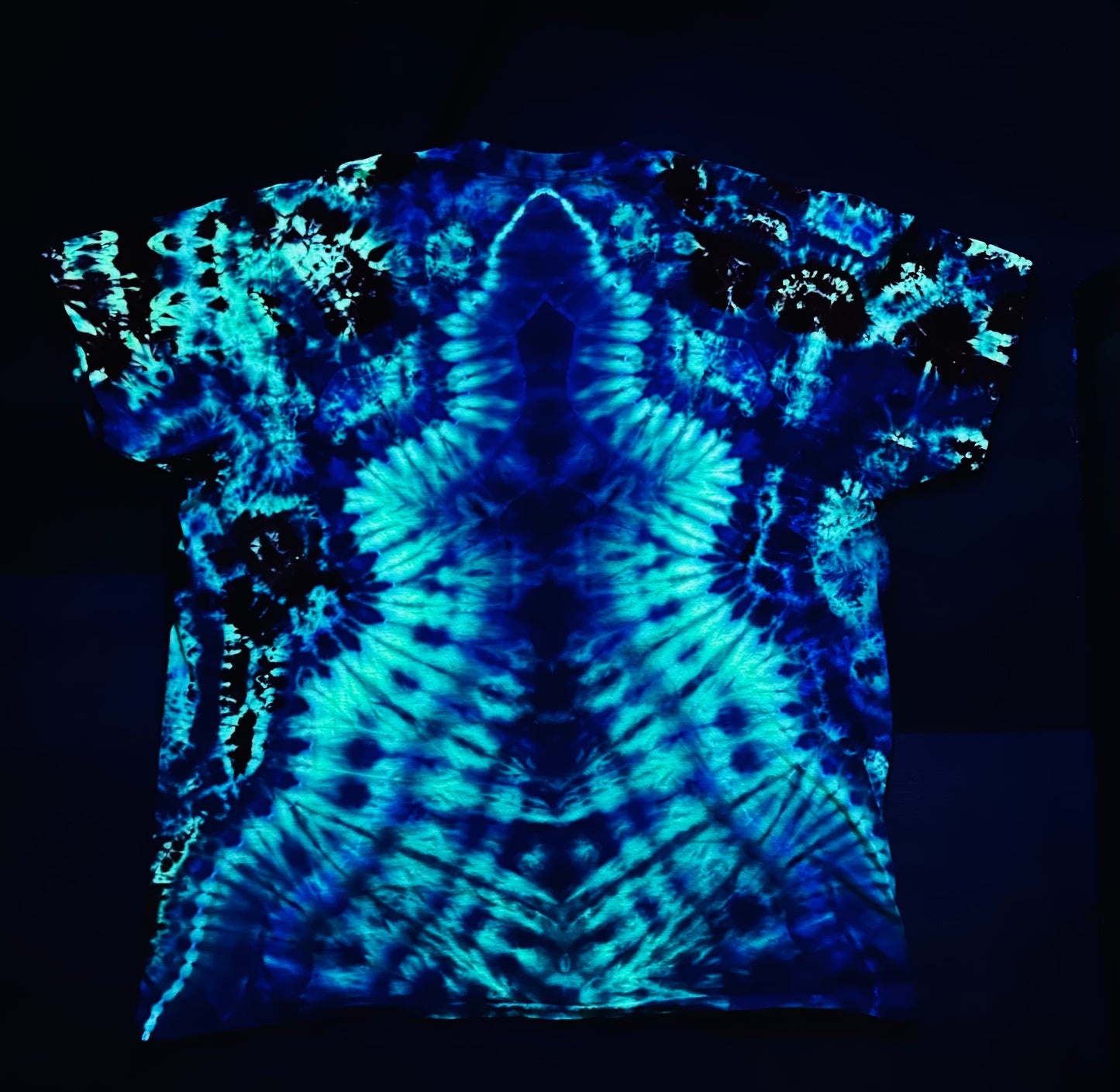 2XL Elextric Sea Turtle Tie Dye Tee *UV Reactive*