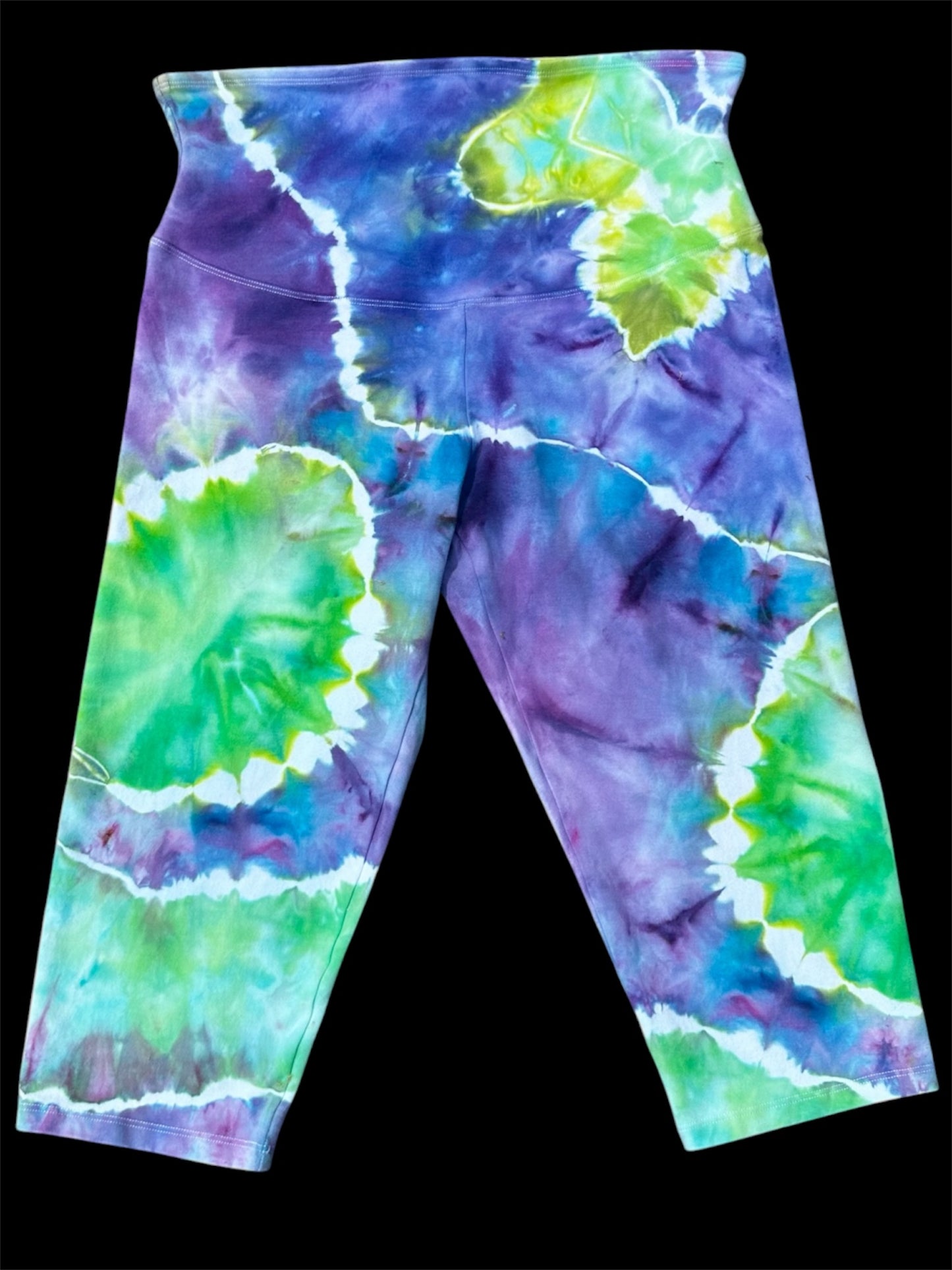 Medium Enchanted Garden Yoga Capri Leggings