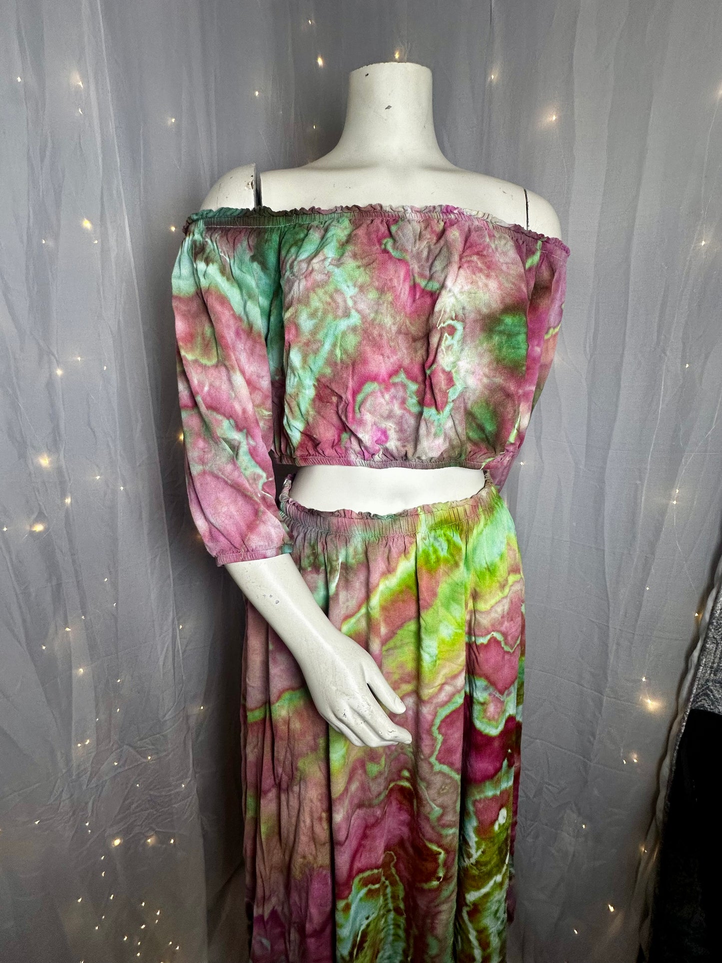 Medium/Large Woodstock Dream Two Piece Set *read measurements*